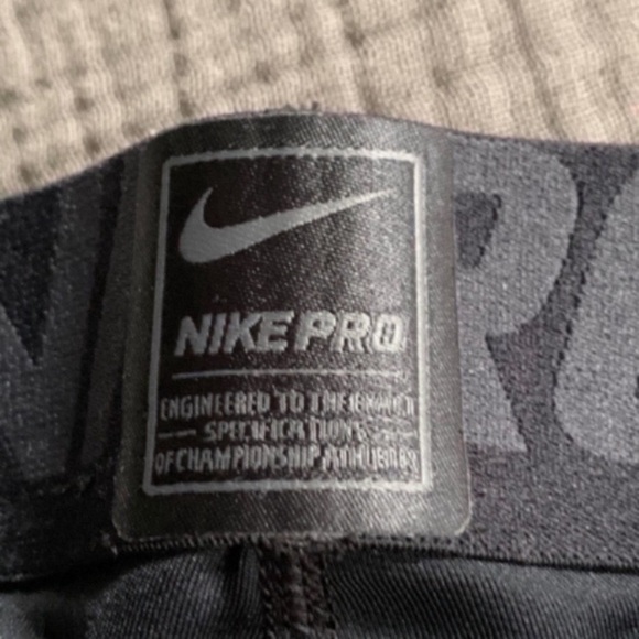 Nike Pro Black Dri-Fit Capri Sports Leggings - Picture 4 of 10